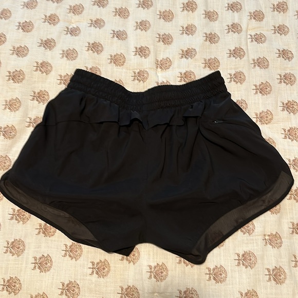 ATHLETA MESH RACER RUN 4” SHORTS - Picture 2 of 3